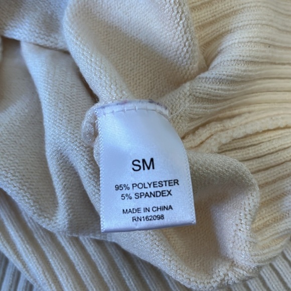 Taylor Swift Knit Sweater - Red Merch Small - Picture 7 of 8